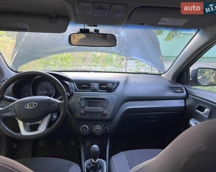 Серый Киа Рио, объемом двигателя 1.4 л и пробегом 205 тыс. км за 5400 $, фото 4 на Automoto.ua