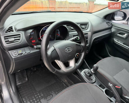 Сірий Кіа Ріо, об'ємом двигуна 1.4 л та пробігом 177 тис. км за 5450 $, фото 7 на Automoto.ua