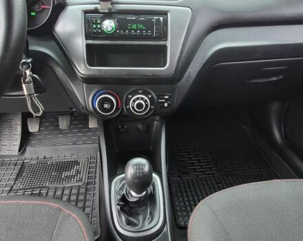 Сірий Кіа Ріо, об'ємом двигуна 1.4 л та пробігом 177 тис. км за 6200 $, фото 4 на Automoto.ua