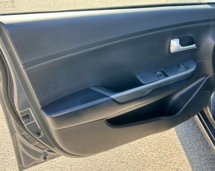 Сірий Кіа Ріо, об'ємом двигуна 1.4 л та пробігом 80 тис. км за 8200 $, фото 9 на Automoto.ua