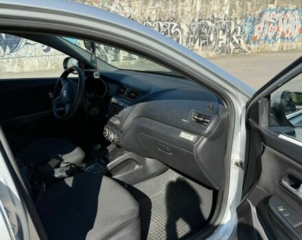 Серый Киа Рио, объемом двигателя 1.6 л и пробегом 125 тыс. км за 7700 $, фото 12 на Automoto.ua