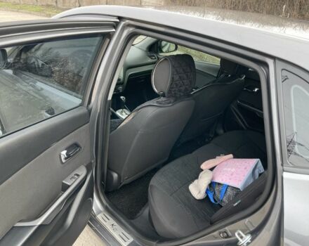 Сірий Кіа Ріо, об'ємом двигуна 1.6 л та пробігом 156 тис. км за 8800 $, фото 9 на Automoto.ua