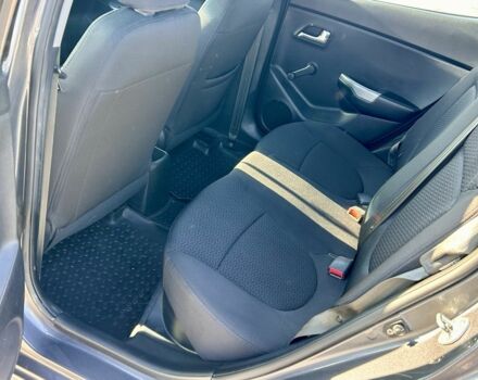 Сірий Кіа Ріо, об'ємом двигуна 1.4 л та пробігом 80 тис. км за 8200 $, фото 13 на Automoto.ua