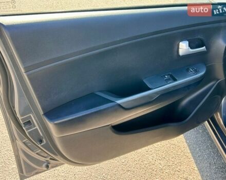 Сірий Кіа Ріо, об'ємом двигуна 1.4 л та пробігом 80 тис. км за 8200 $, фото 10 на Automoto.ua