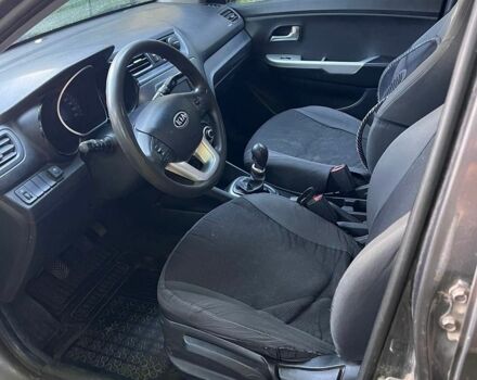 Серый Киа Рио, объемом двигателя 1.4 л и пробегом 205 тыс. км за 5400 $, фото 3 на Automoto.ua