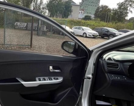 Серый Киа Рио, объемом двигателя 1.6 л и пробегом 218 тыс. км за 8500 $, фото 15 на Automoto.ua