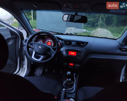 Серый Киа Рио, объемом двигателя 1.6 л и пробегом 217 тыс. км за 8000 $, фото 16 на Automoto.ua