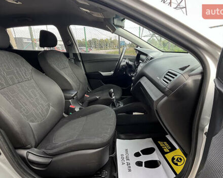 Серый Киа Рио, объемом двигателя 1.59 л и пробегом 218 тыс. км за 8500 $, фото 16 на Automoto.ua