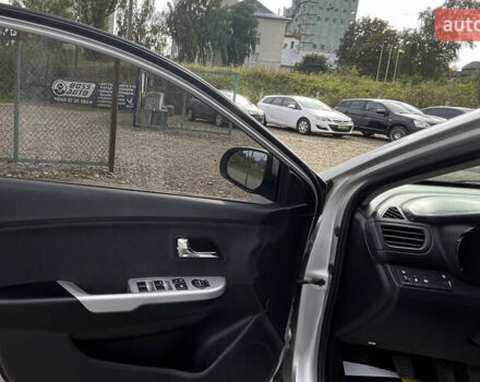 Серый Киа Рио, объемом двигателя 1.59 л и пробегом 218 тыс. км за 8500 $, фото 15 на Automoto.ua