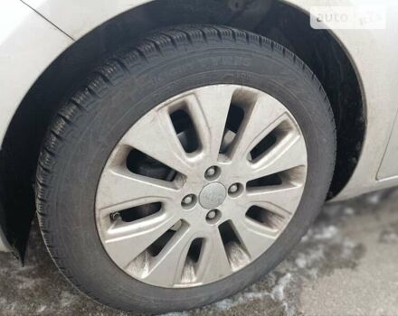 Сірий Кіа Ріо, об'ємом двигуна 1.12 л та пробігом 196 тис. км за 7500 $, фото 9 на Automoto.ua