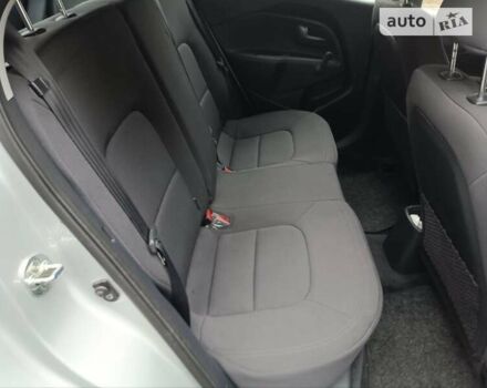 Сірий Кіа Ріо, об'ємом двигуна 1.12 л та пробігом 196 тис. км за 7500 $, фото 12 на Automoto.ua