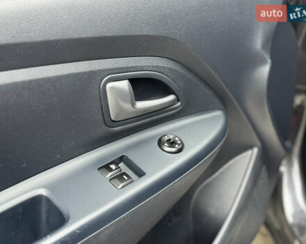 Серый Киа Рио, объемом двигателя 1.4 л и пробегом 85 тыс. км за 10999 $, фото 27 на Automoto.ua