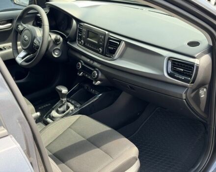 Сірий Кіа Ріо, об'ємом двигуна 1.4 л та пробігом 64 тис. км за 13999 $, фото 4 на Automoto.ua