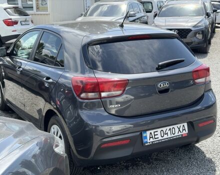 Сірий Кіа Ріо, об'ємом двигуна 1.4 л та пробігом 64 тис. км за 13999 $, фото 3 на Automoto.ua