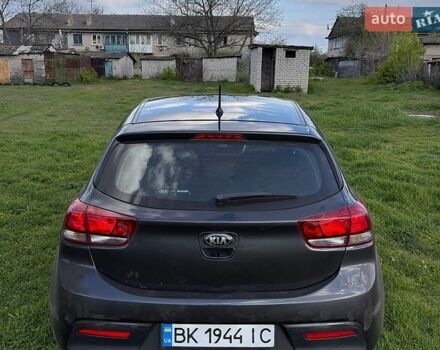 Серый Киа Рио, объемом двигателя 1.3 л и пробегом 88 тыс. км за 9700 $, фото 3 на Automoto.ua