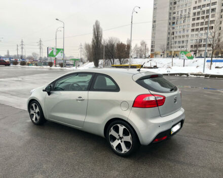 Серый Киа Рио, объемом двигателя 1.4 л и пробегом 61 тыс. км за 10500 $, фото 3 на Automoto.ua