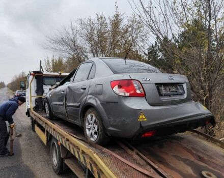Сірий Кіа Ріо, об'ємом двигуна 1 л та пробігом 137 тис. км за 1200 $, фото 1 на Automoto.ua
