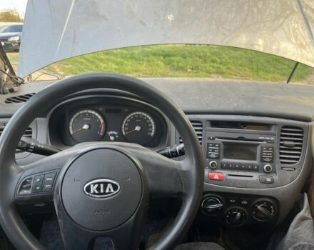 Сірий Кіа Ріо, об'ємом двигуна 1 л та пробігом 137 тис. км за 1200 $, фото 4 на Automoto.ua