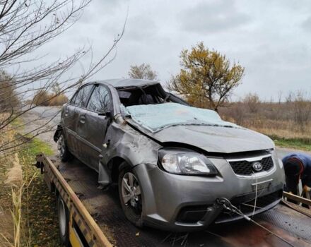 Сірий Кіа Ріо, об'ємом двигуна 1 л та пробігом 137 тис. км за 1200 $, фото 3 на Automoto.ua