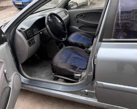 Серый Киа Рио, объемом двигателя 1.3 л и пробегом 352 тыс. км за 1900 $, фото 4 на Automoto.ua