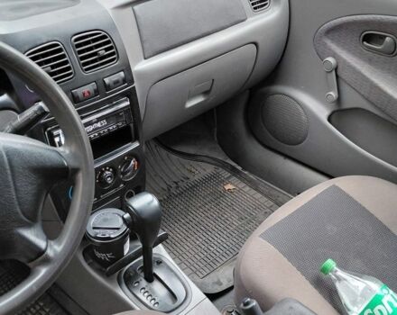 Сірий Кіа Ріо, об'ємом двигуна 1.5 л та пробігом 96 тис. км за 3450 $, фото 5 на Automoto.ua