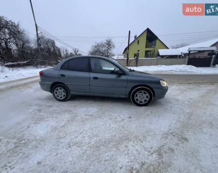 Серый Киа Рио, объемом двигателя 1.3 л и пробегом 350 тыс. км за 1888 $, фото 1 на Automoto.ua