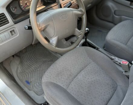 Сірий Кіа Ріо, об'ємом двигуна 1.3 л та пробігом 154 тис. км за 2600 $, фото 7 на Automoto.ua