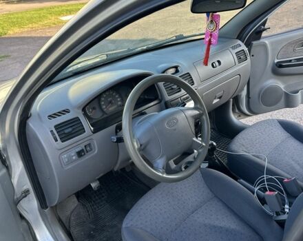 Серый Киа Рио, объемом двигателя 1.3 л и пробегом 150 тыс. км за 2300 $, фото 7 на Automoto.ua
