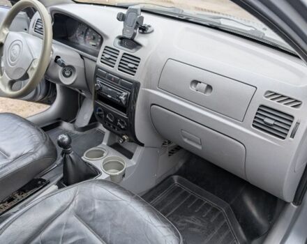 Серый Киа Рио, объемом двигателя 1.3 л и пробегом 200 тыс. км за 1800 $, фото 5 на Automoto.ua