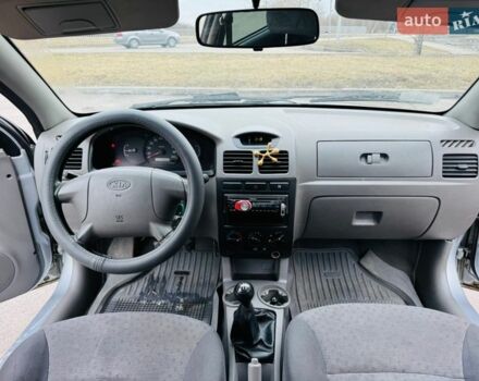 Сірий Кіа Ріо, об'ємом двигуна 1.4 л та пробігом 300 тис. км за 2300 $, фото 11 на Automoto.ua