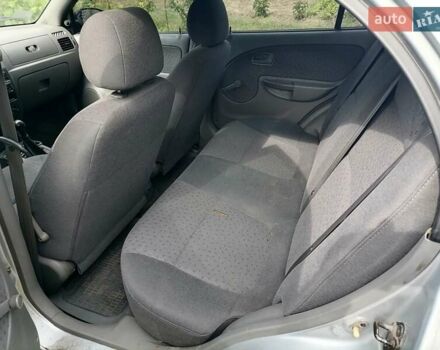 Серый Киа Рио, объемом двигателя 1.4 л и пробегом 267 тыс. км за 2000 $, фото 6 на Automoto.ua