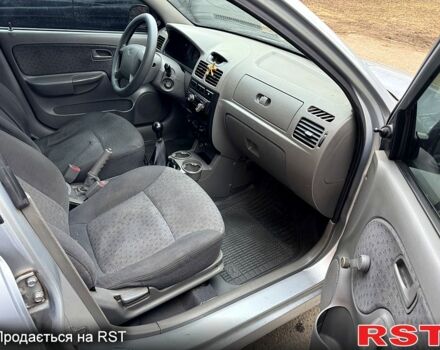 Серый Киа Рио, объемом двигателя 1.4 л и пробегом 300 тыс. км за 2300 $, фото 8 на Automoto.ua