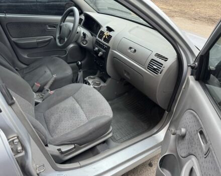 Сірий Кіа Ріо, об'ємом двигуна 1.4 л та пробігом 300 тис. км за 2300 $, фото 9 на Automoto.ua
