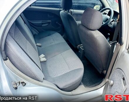 Серый Киа Рио, объемом двигателя 1.4 л и пробегом 300 тыс. км за 2300 $, фото 9 на Automoto.ua