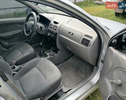 Серый Киа Рио, объемом двигателя 1.4 л и пробегом 267 тыс. км за 2000 $, фото 4 на Automoto.ua