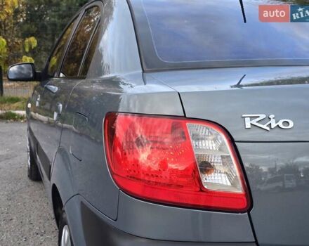 Серый Киа Рио, объемом двигателя 1.4 л и пробегом 153 тыс. км за 5499 $, фото 48 на Automoto.ua