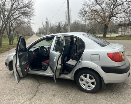 Серый Киа Рио, объемом двигателя 1.4 л и пробегом 237 тыс. км за 5200 $, фото 4 на Automoto.ua
