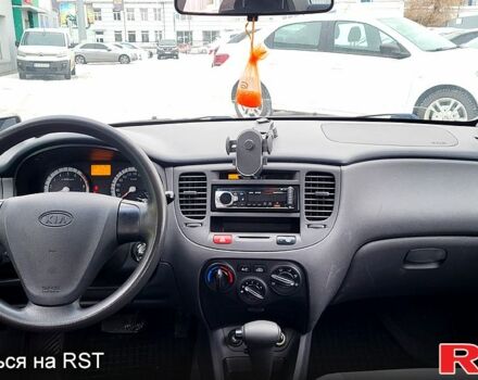 Серый Киа Рио, объемом двигателя 1.4 л и пробегом 24400 тыс. км за 4500 $, фото 9 на Automoto.ua