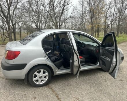 Серый Киа Рио, объемом двигателя 1.4 л и пробегом 237 тыс. км за 5200 $, фото 2 на Automoto.ua