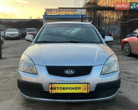 Серый Киа Рио, объемом двигателя 1.4 л и пробегом 238 тыс. км за 5500 $, фото 2 на Automoto.ua