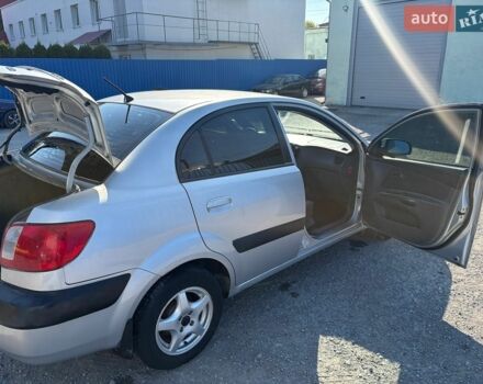 Сірий Кіа Ріо, об'ємом двигуна 1.4 л та пробігом 184 тис. км за 4250 $, фото 3 на Automoto.ua