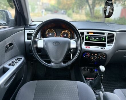 Серый Киа Рио, объемом двигателя 1.4 л и пробегом 198 тыс. км за 3900 $, фото 8 на Automoto.ua