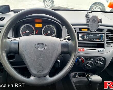 Серый Киа Рио, объемом двигателя 1.4 л и пробегом 24400 тыс. км за 4500 $, фото 1 на Automoto.ua