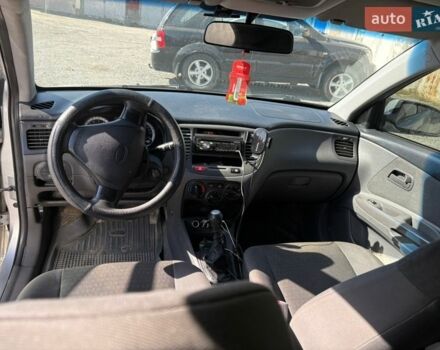 Серый Киа Рио, объемом двигателя 1.4 л и пробегом 177 тыс. км за 4250 $, фото 7 на Automoto.ua