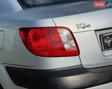 Серый Киа Рио, объемом двигателя 1.4 л и пробегом 215 тыс. км за 5190 $, фото 14 на Automoto.ua