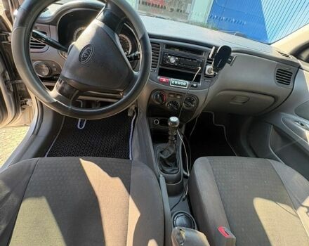 Сірий Кіа Ріо, об'ємом двигуна 1.4 л та пробігом 184 тис. км за 4250 $, фото 8 на Automoto.ua