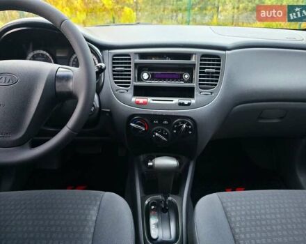 Серый Киа Рио, объемом двигателя 1.4 л и пробегом 153 тыс. км за 5499 $, фото 26 на Automoto.ua