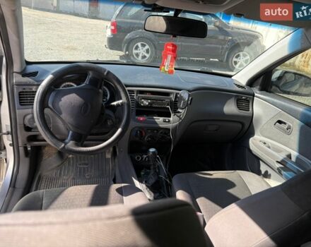 Серый Киа Рио, объемом двигателя 1.4 л и пробегом 177 тыс. км за 4150 $, фото 7 на Automoto.ua