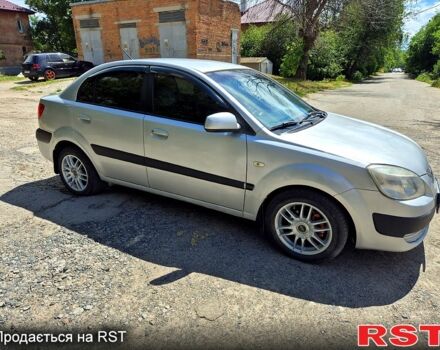Серый Киа Рио, объемом двигателя 1.4 л и пробегом 180 тыс. км за 4500 $, фото 4 на Automoto.ua