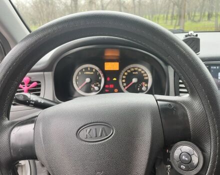 Серый Киа Рио, объемом двигателя 1.4 л и пробегом 237 тыс. км за 5200 $, фото 6 на Automoto.ua